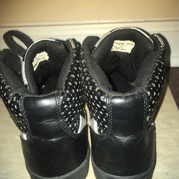 Spring (Strap-Across Shoes) - Picture 4 of 6